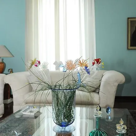 La Maison Du Charme Bed & Breakfast 3*