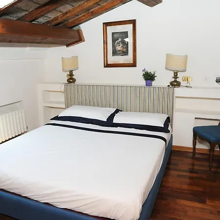 La Maison Du Charme Bed & Breakfast 3*